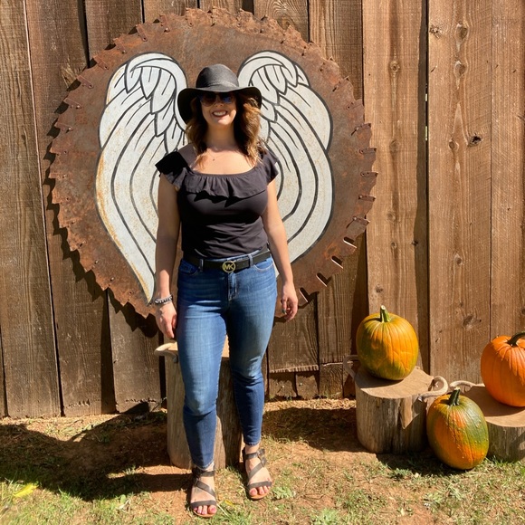 Meet your Posher, Jessica - Picture 1 of 1